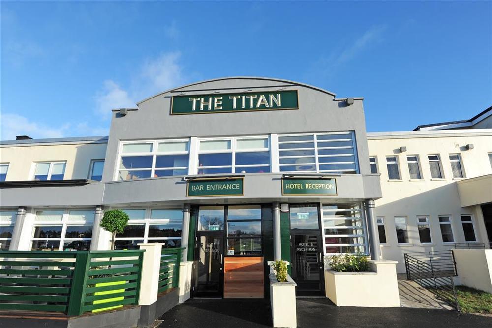 The Titan Hotel Clydebank Exterior photo