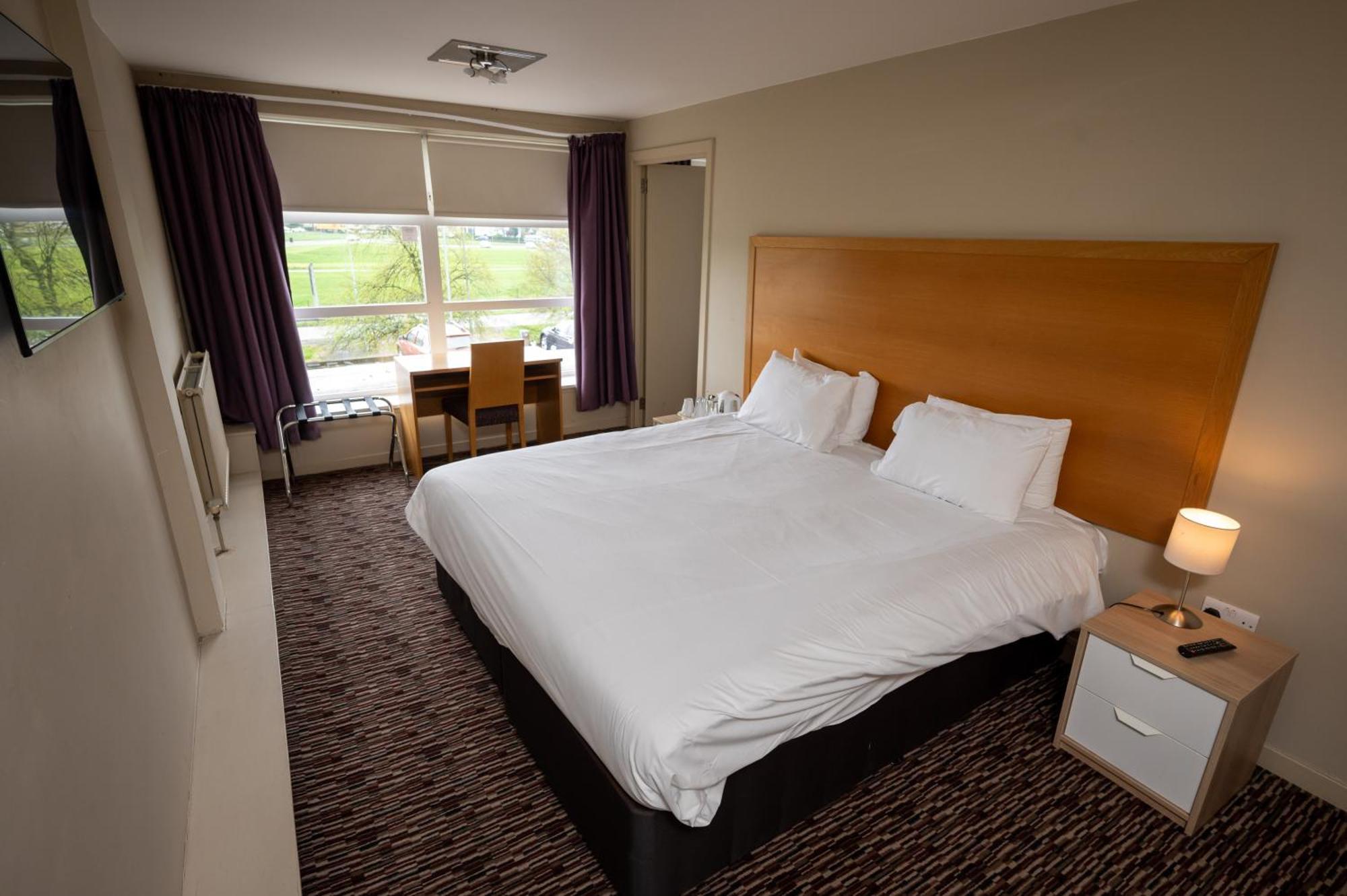 The Titan Hotel Clydebank Exterior photo